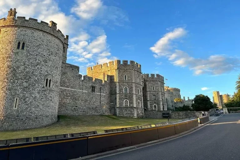 Windsor, Stonehenge & Bath Tour – Day Trip from London