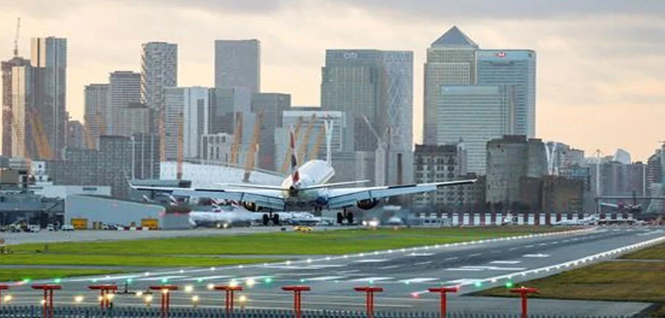 Aircraft landing into London City Airport